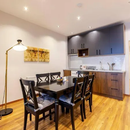 Spacious Modern Airy 4bed2bath Home! #369 Daire *