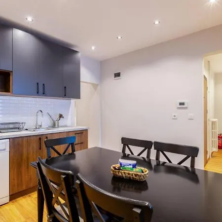 Spacious Modern Airy 4bed2bath Home! #369 اسطنبول
