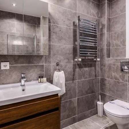 شقة Spacious Modern Airy 4bed2bath Home! #369