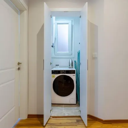 Spacious Modern Airy 4bed2bath Home! #369 Διαμέρισμα