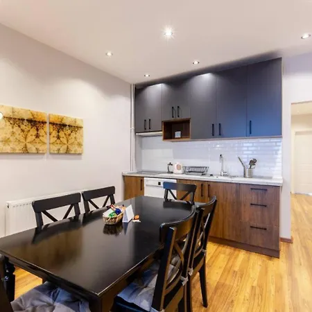 Διαμέρισμα Spacious Modern Airy 4bed2bath Home! #369 *
