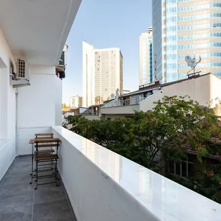 Διαμέρισμα Spacious Modern Airy 4bed2bath Home! #369