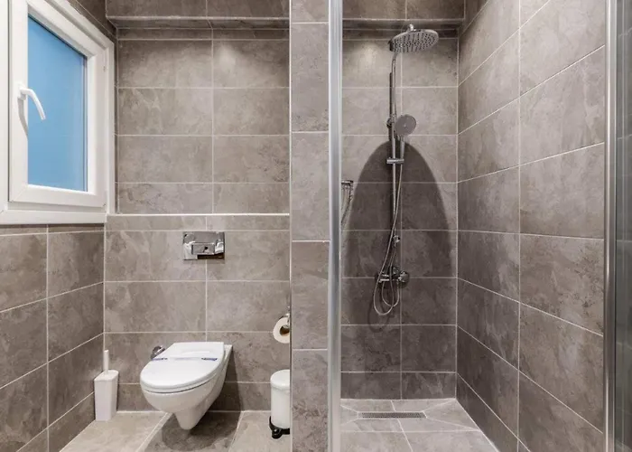 Spacious Modern Airy 4bed2bath Home! #369 *