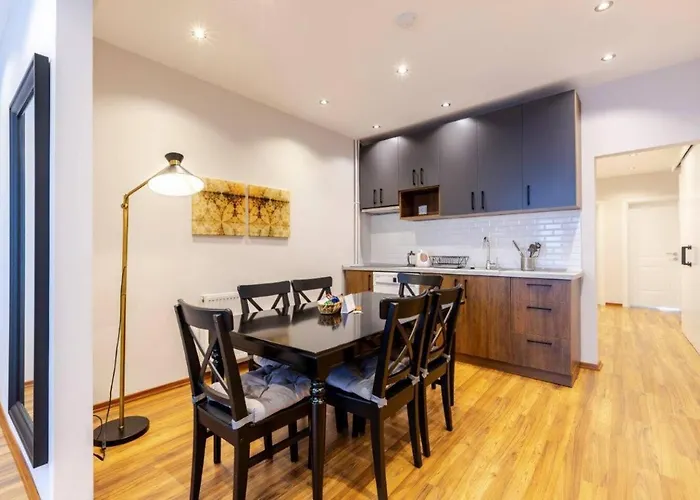 Spacious Modern Airy 4bed2bath Home! #369 Апартаменты *