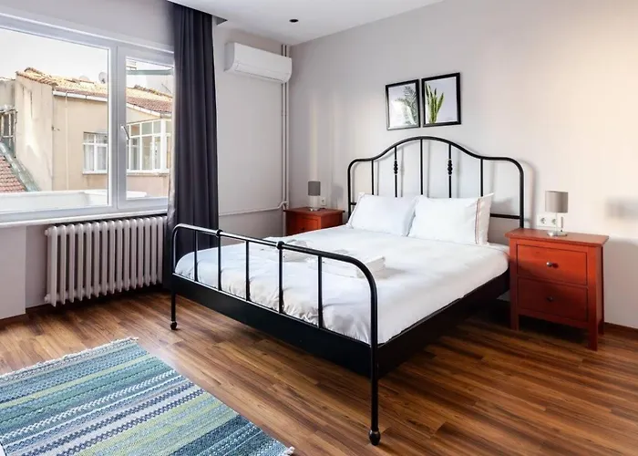 Апартаменты Spacious Modern Airy 4bed2bath Home! #369 Стамбул