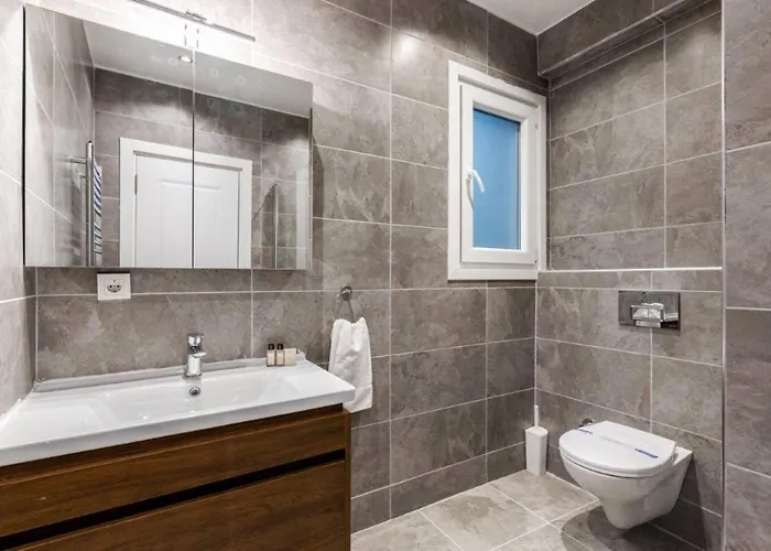 Spacious Modern Airy 4bed2bath Home! #369 Appartamento