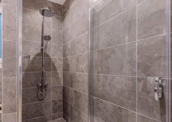 Διαμέρισμα Spacious Modern Airy 4bed2bath Home! #369 *