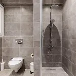 Spacious Modern Airy 4bed2bath Home! #369 *