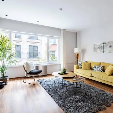 Spacious Modern Airy 4bed2bath Home! #369 Apartamento