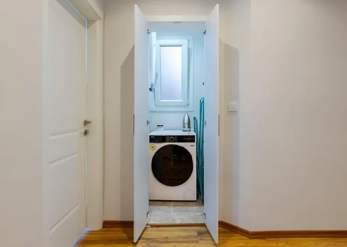 Spacious Modern Airy 4bed2bath Home! #369 Apartamento