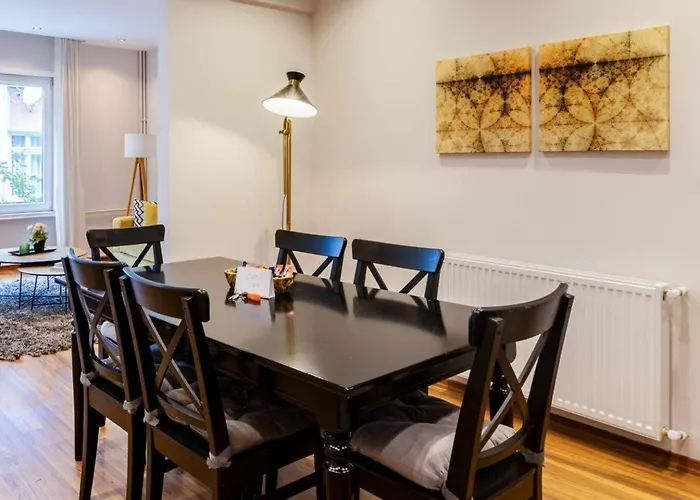 Spacious Modern Airy 4bed2bath Home! #369 * Estambul