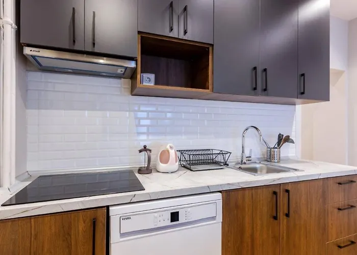 Spacious Modern Airy 4bed2bath Home! #369 *